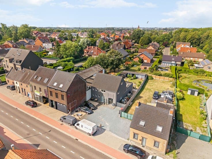 Veelzijdige recente woning (MARIO SMOS) met ruime woonopp...