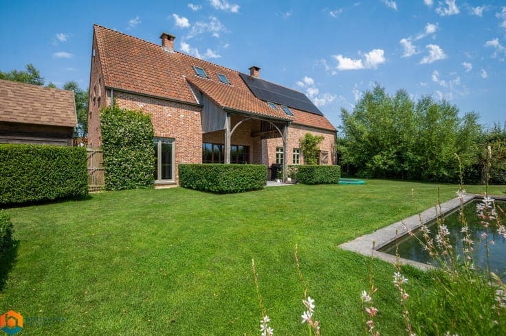 Hoevewoning met 3 slpkrs en zwemvijver op unieke locatie ...