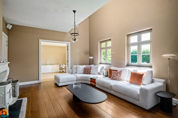 Hoevewoning met 3 slpkrs en zwemvijver op unieke locatie ...