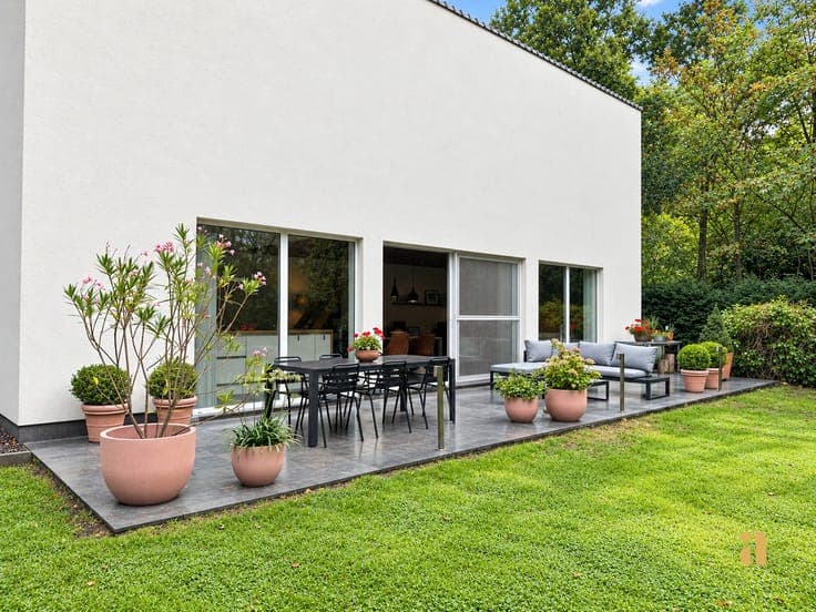 Unique holiday residence nestled within greenery