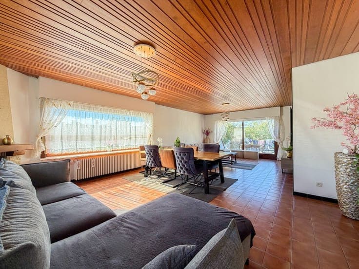 Te koop, Ruime bungalow met 3 slaapkamers op ruim perceel...