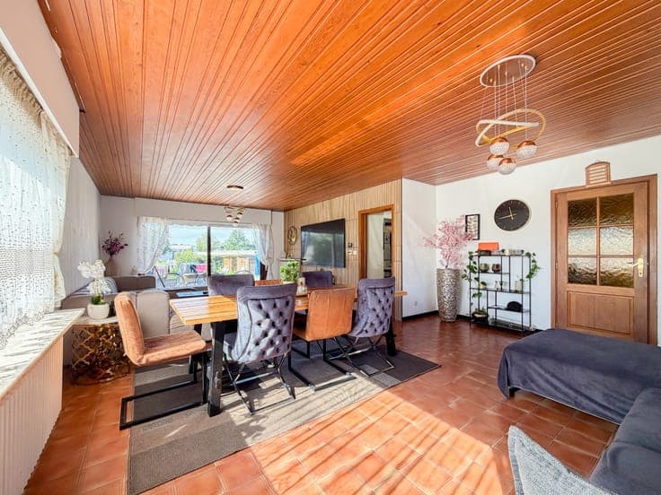 Te koop, Ruime bungalow met 3 slaapkamers op ruim perceel...