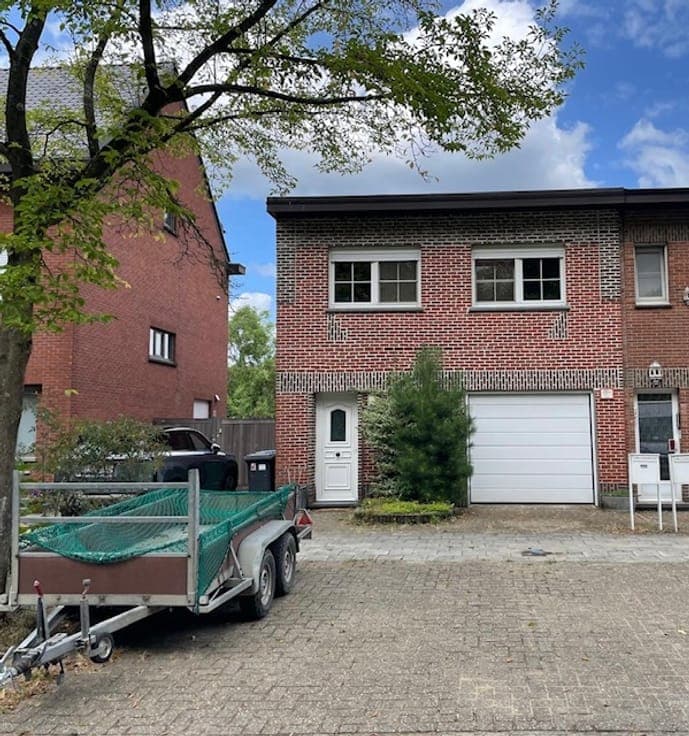 Charming house with side entrance and pool in Brasschaat