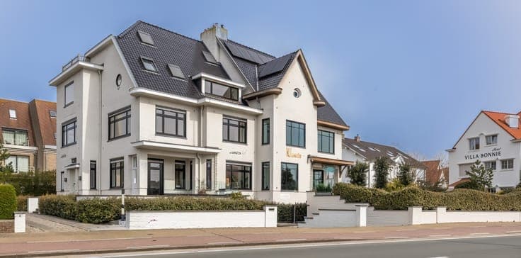 Spacious and luxurious villa near the beach in Duinbergen