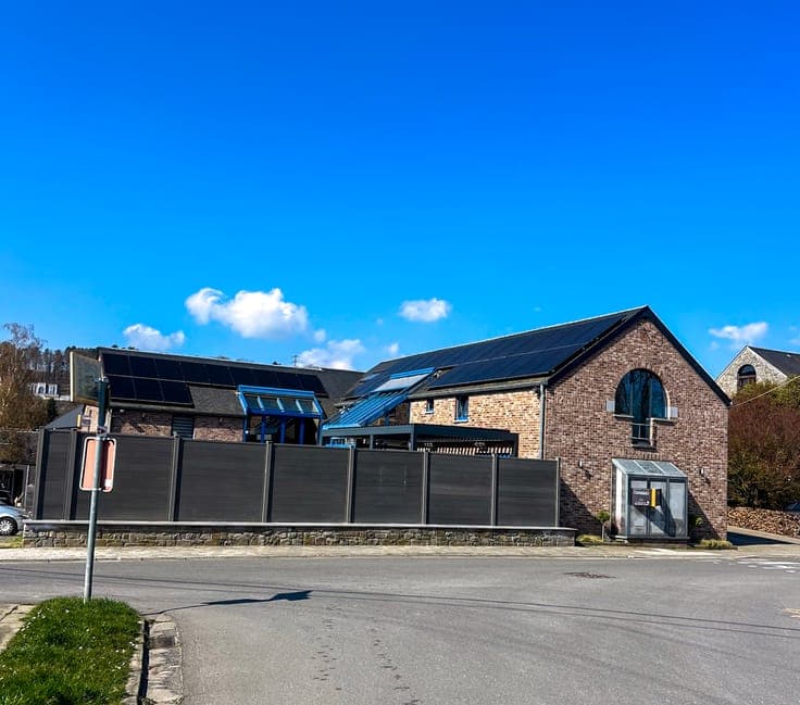 Luxury holiday home with a heated swimming pool near Durbuy