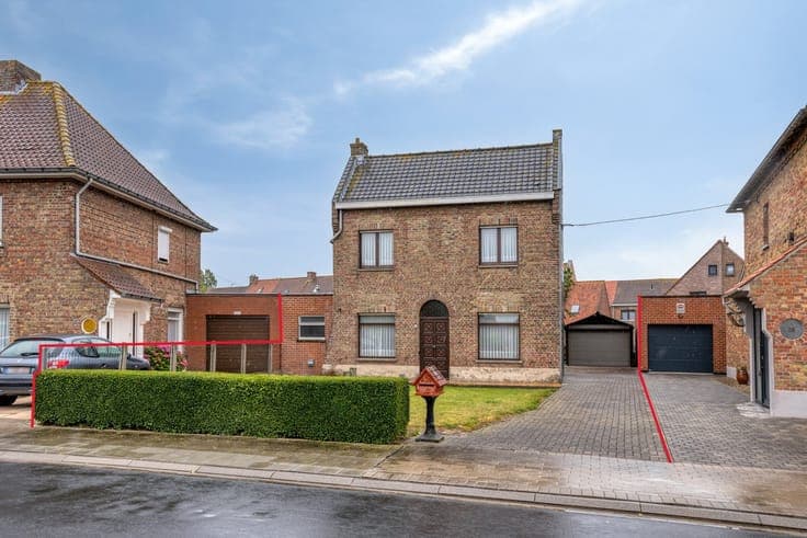 Rustig gelegen renovatiewoning, met 5 slaapkamers en een ...
