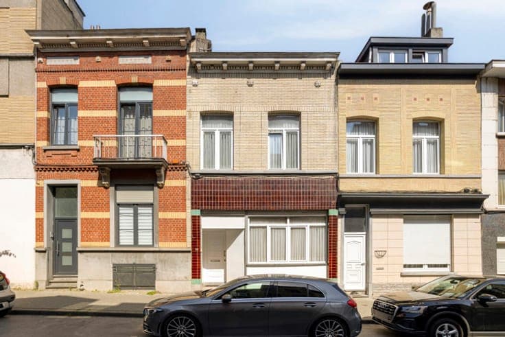 Spacious 4-Bedroom Home with Terrace in Molenbeek