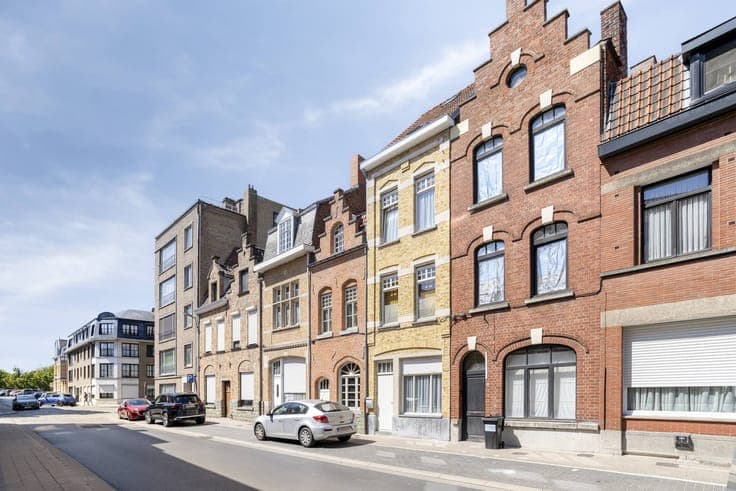 Renovated and rented 4 bedroom house in the heart of Ypres