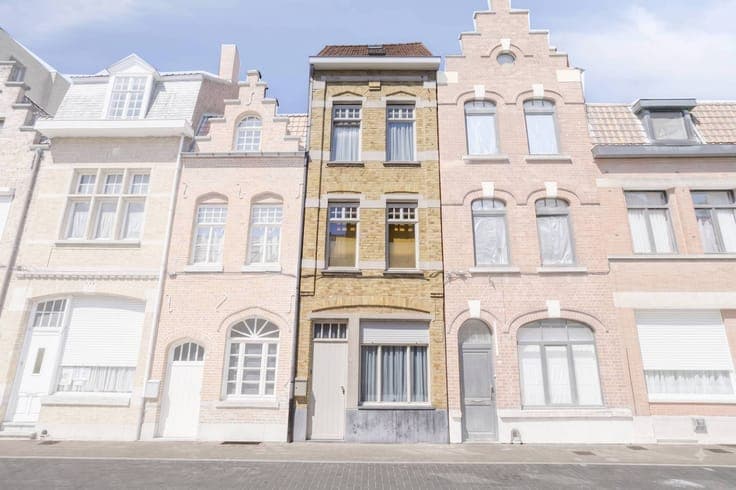 Renovated and rented 4 bedroom house in the heart of Ypres