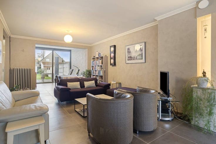 Energy efficient house with 3 bedrooms, garage and garden.