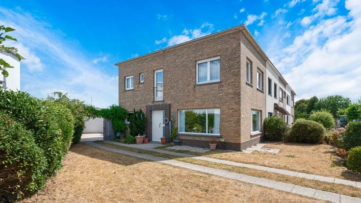 Karaktervolle halfopen woning op een zongericht perceel m...