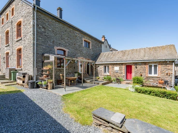 4-Bedroom Semi-Detached House with Outbuildings – Herbeumon