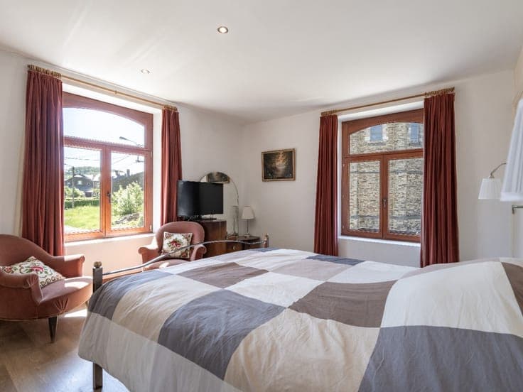 4-Bedroom Semi-Detached House with Outbuildings – Herbeumon