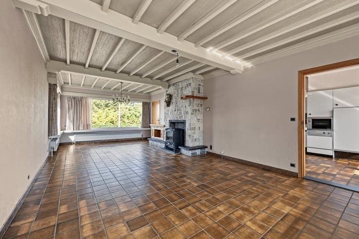 House in need of renovation in Bevel