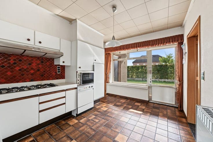 House in need of renovation in Bevel