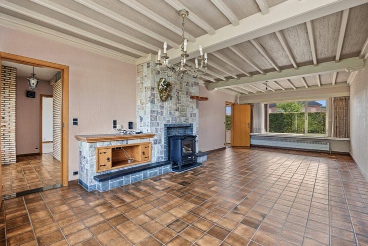 House in need of renovation in Bevel