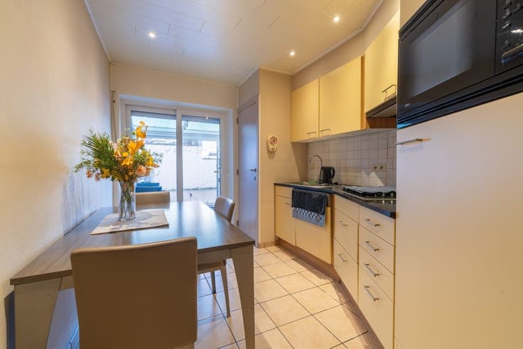 Licht op te frissen woning met stadskoer