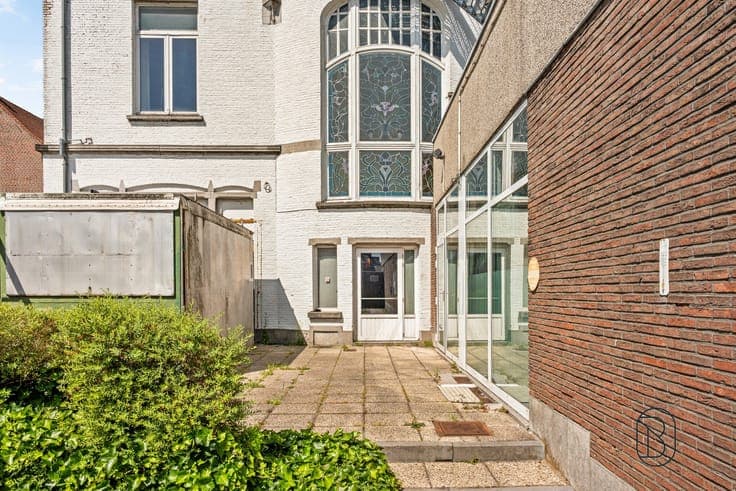 Beautiful MANSION with enormous POTENTIAL