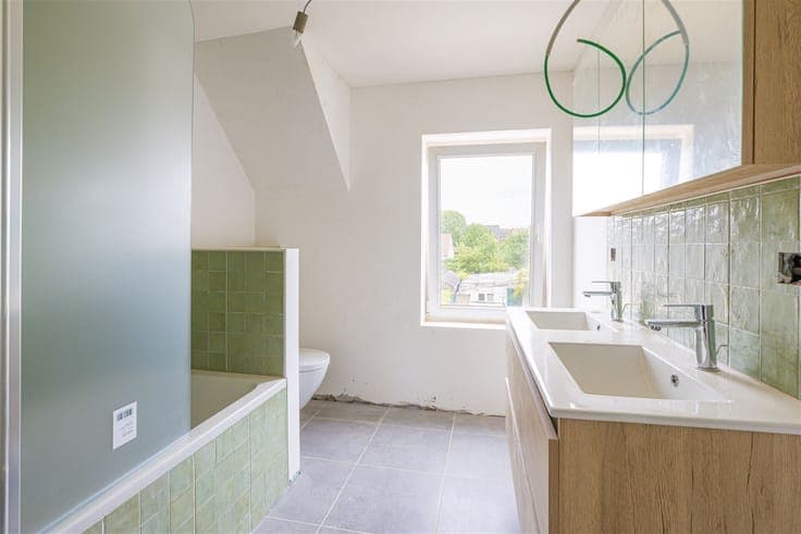 Home to renovate near downtown Zottegem!