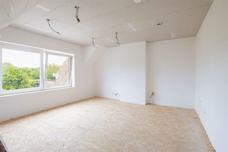 Home to renovate near downtown Zottegem!