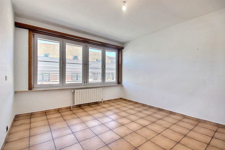 Maison bel-étage avec 2 chambres, grenier aménageable, terra