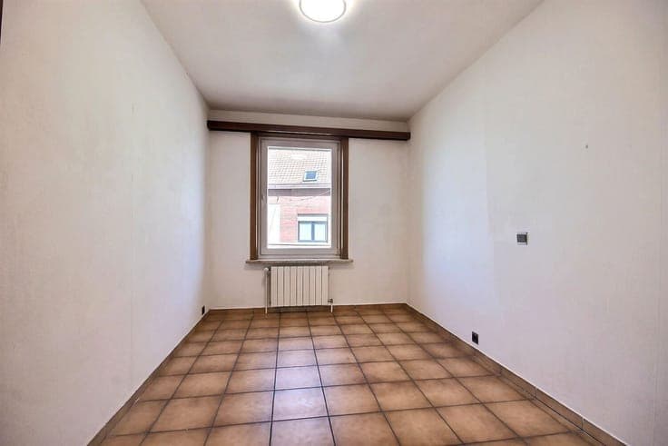 Maison bel-étage avec 2 chambres, grenier aménageable, terra