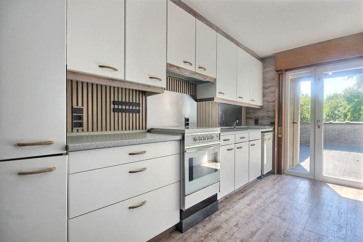 Maison bel-étage avec 2 chambres, grenier aménageable, terra