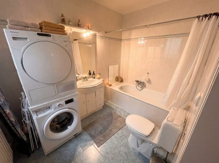 Investment property comprising 4 rented apartments!