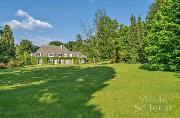 Beautiful and unique property adjacent to the Forêt de Soign