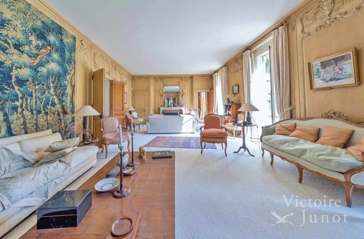 Beautiful and unique property adjacent to the Forêt de Soign