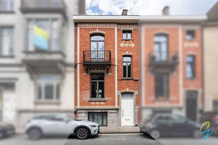 For Sale: Authentic Move-in Ready Townhouse with City Garden