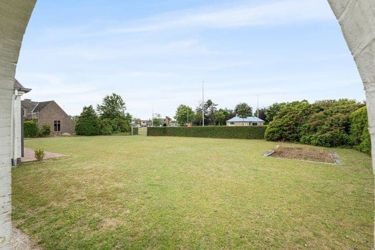 Spacious detached villa with 3 bedrooms on a large plot for…