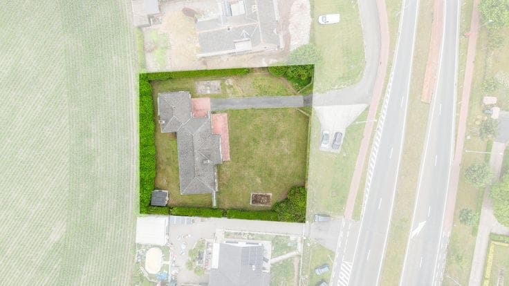 Spacious detached villa with 3 bedrooms on a large plot for…