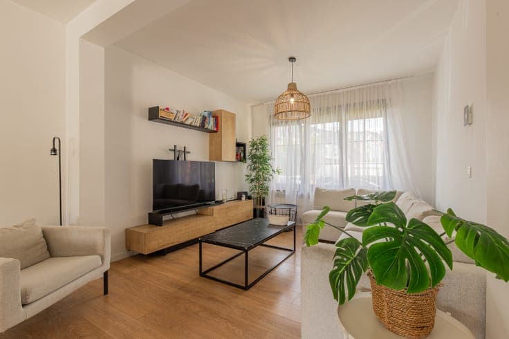 For Sale: Extremely spacious family home with large kitch...