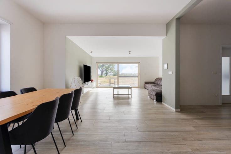 Ruime gerenoveerde gezinswoning met 3 slaapkamers op een ...