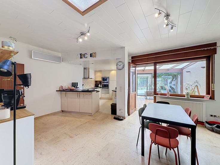 BLA – Semi-detached house – 4 bedrooms – South-facing garden