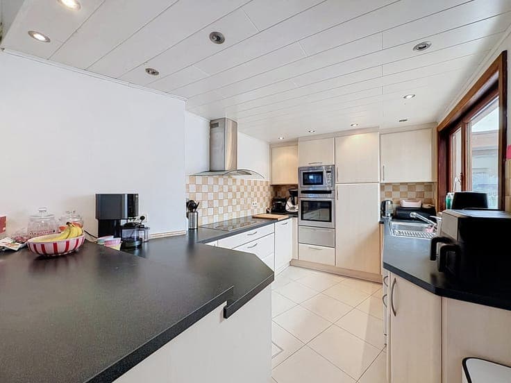 BLA – Semi-detached house – 4 bedrooms – South-facing garden