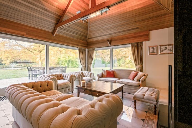 Exclusive villa on a unique private estate (14990m²)