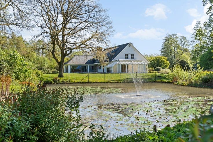 Exclusive villa on a unique private estate (14990m²)