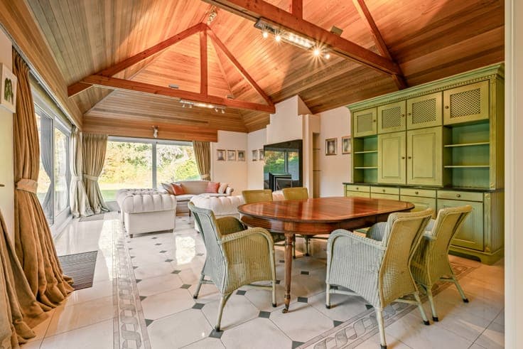 Exclusive villa on a unique private estate (14990m²)