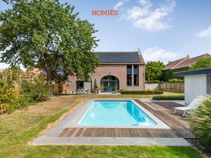 Karaktervolle hoeve met grote tuin en zwembad