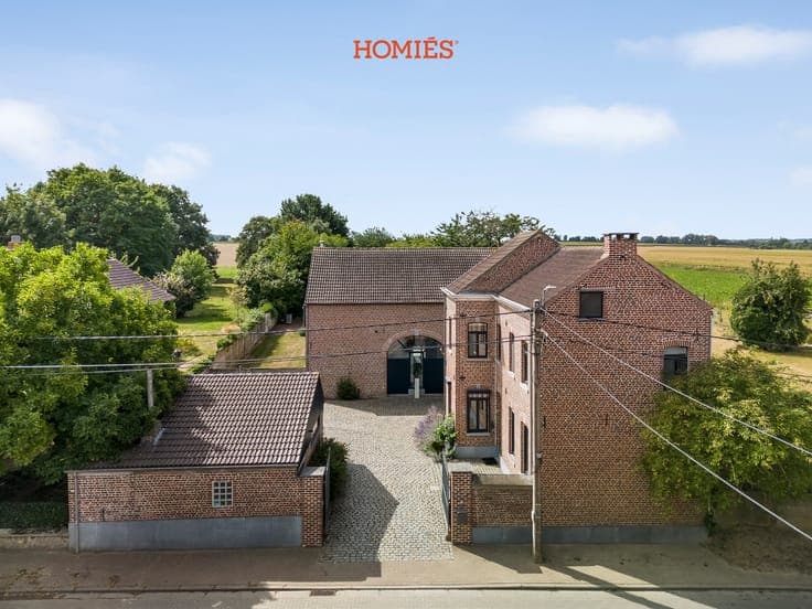 Karaktervolle hoeve met grote tuin en zwembad