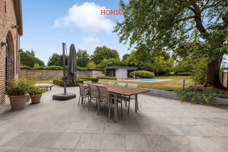 Karaktervolle hoeve met grote tuin en zwembad