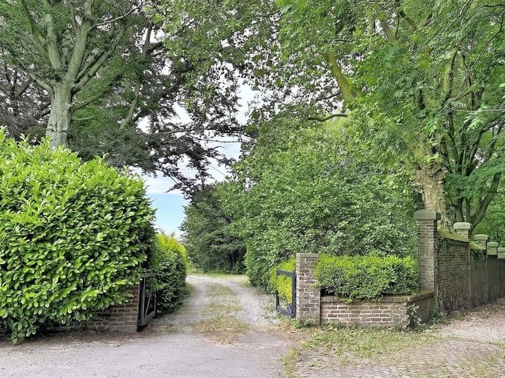 Maison bourgeoise sur 42 ares - possibilité 8 chambres