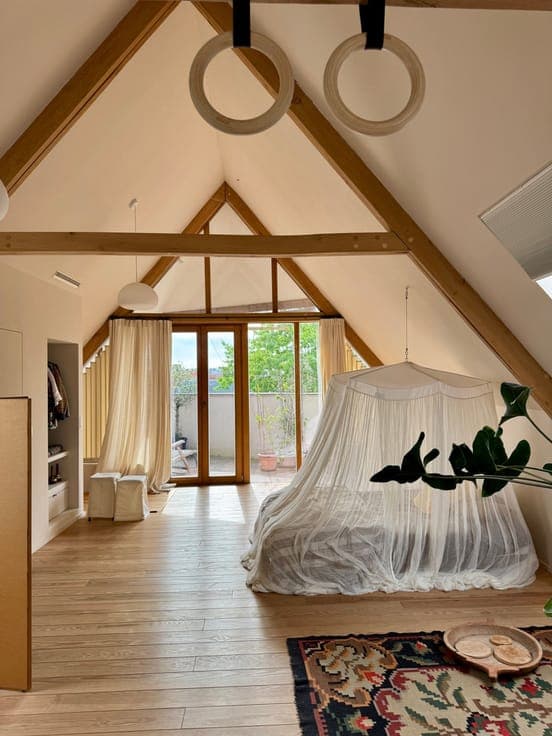Characterful renovated civilian home with studio