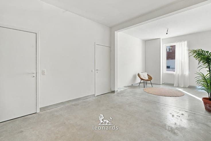 Fully renovated home with spacious garden