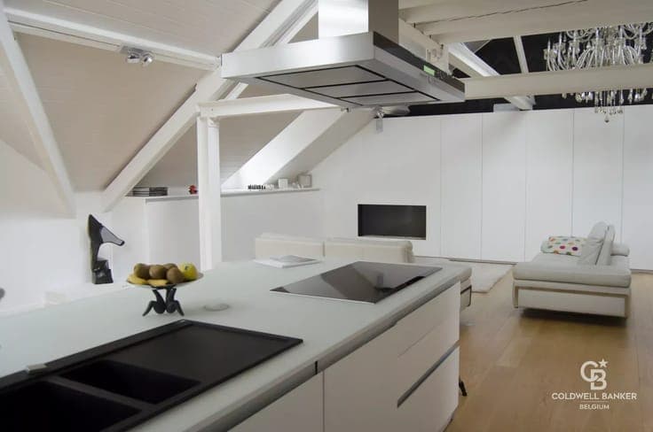 exceptional investment property – 10 units & garages in the