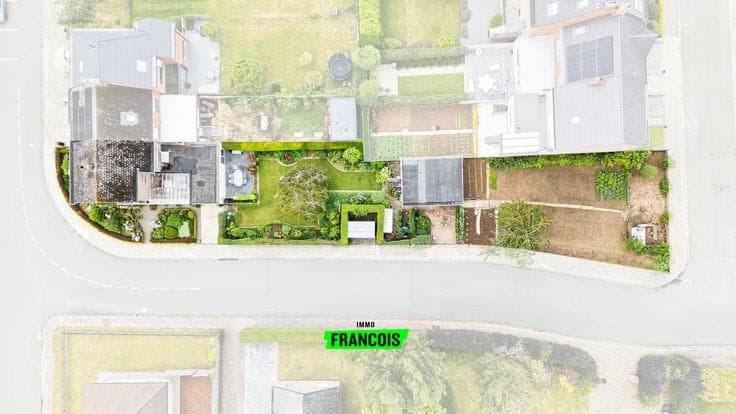 Home with building plot within walking distance of Zottegem…