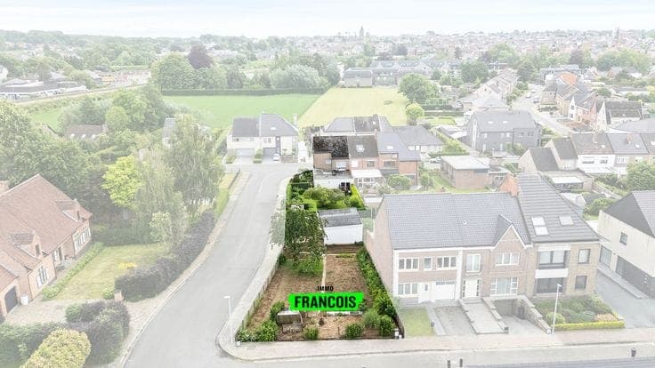 Home with building plot within walking distance of Zottegem…