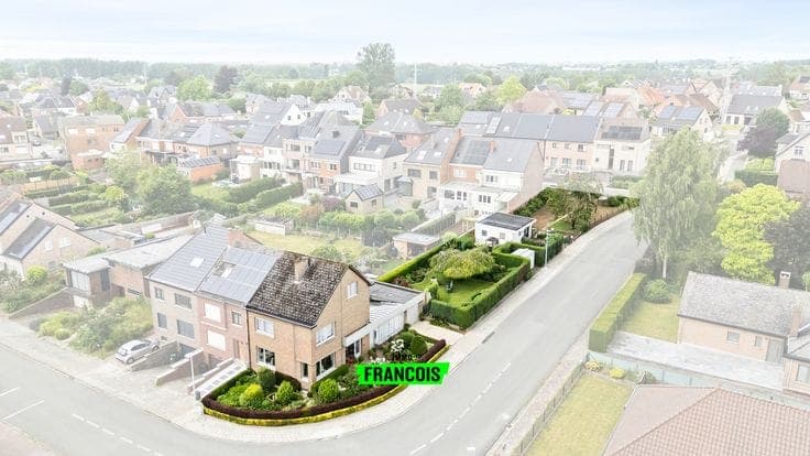 Home with building plot within walking distance of Zottegem…
